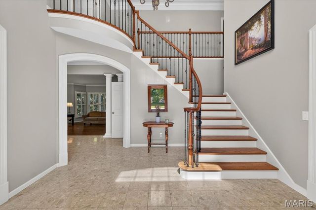 1059 Greystone Manor Parkway, Chesterfield, MO 63005