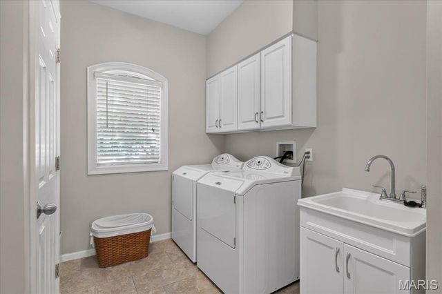 1059 Greystone Manor Parkway, Chesterfield, MO 63005