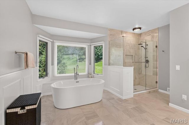 1059 Greystone Manor Parkway, Chesterfield, MO 63005