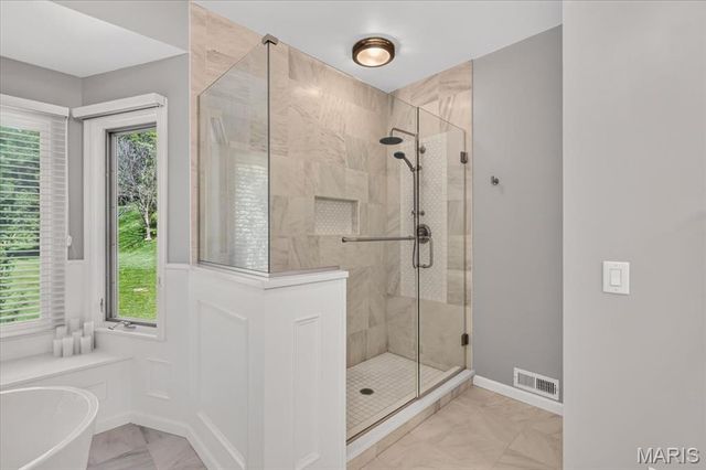 1059 Greystone Manor Parkway, Chesterfield, MO 63005