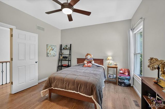1059 Greystone Manor Parkway, Chesterfield, MO 63005