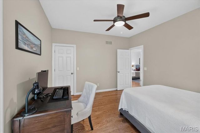 1059 Greystone Manor Parkway, Chesterfield, MO 63005