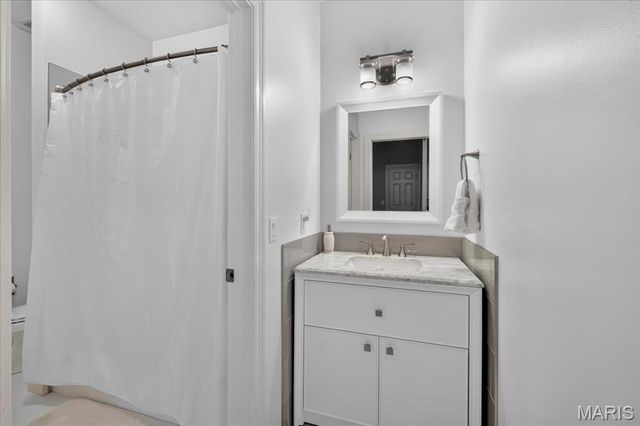 1059 Greystone Manor Parkway, Chesterfield, MO 63005