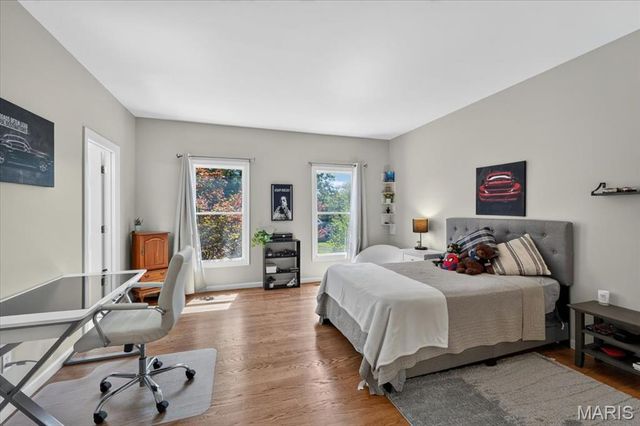 1059 Greystone Manor Parkway, Chesterfield, MO 63005
