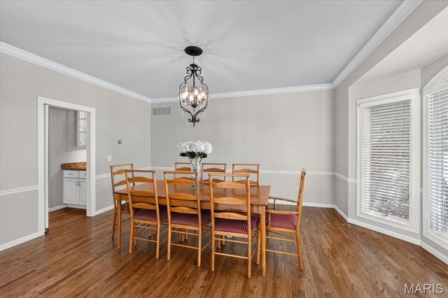 1059 Greystone Manor Parkway, Chesterfield, MO 63005