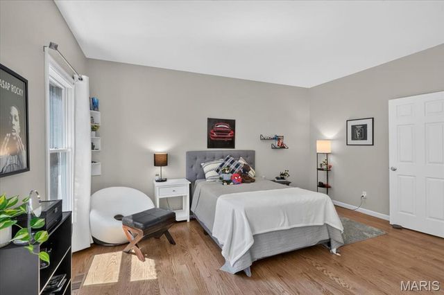 1059 Greystone Manor Parkway, Chesterfield, MO 63005