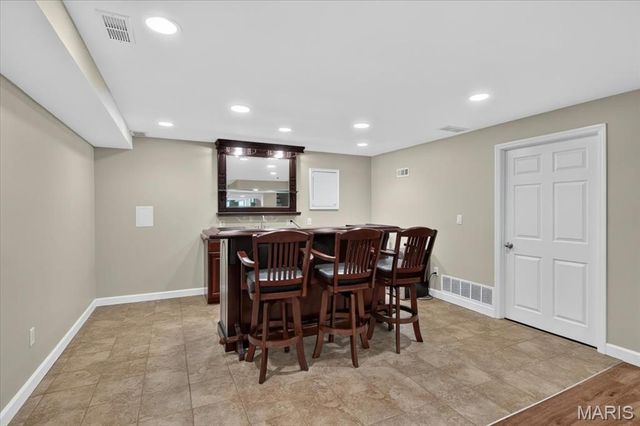 1059 Greystone Manor Parkway, Chesterfield, MO 63005