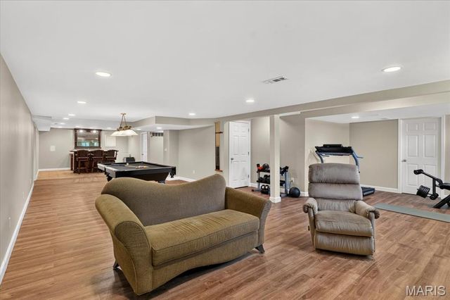 1059 Greystone Manor Parkway, Chesterfield, MO 63005