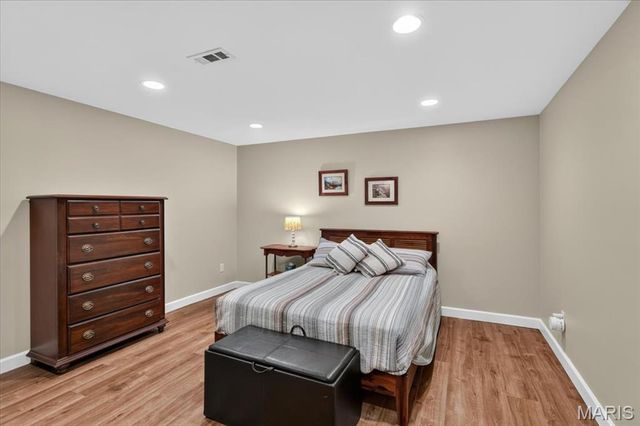 1059 Greystone Manor Parkway, Chesterfield, MO 63005