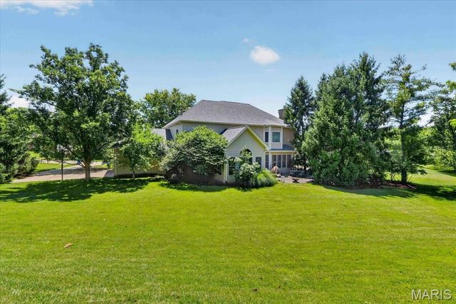1059 Greystone Manor Parkway, Chesterfield, MO 63005