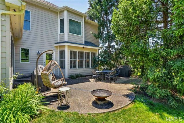 1059 Greystone Manor Parkway, Chesterfield, MO 63005