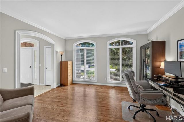1059 Greystone Manor Parkway, Chesterfield, MO 63005