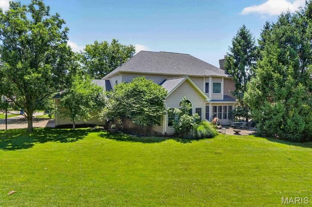 1059 Greystone Manor Parkway, Chesterfield, MO 63005