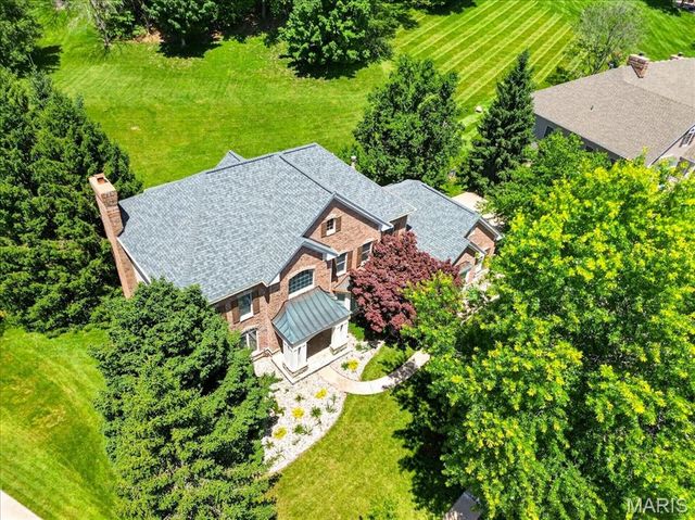 1059 Greystone Manor Parkway, Chesterfield, MO 63005