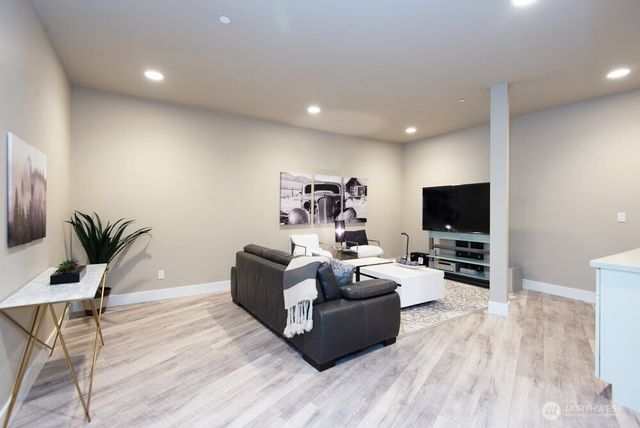 1808 104th Avenue SE, Bellevue, WA 98004
