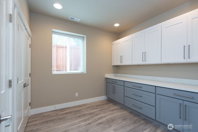 1808 104th Avenue SE, Bellevue, WA 98004