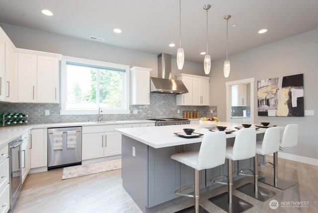 1808 104th Avenue SE, Bellevue, WA 98004