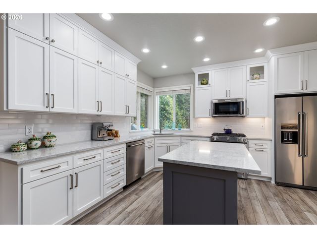 4802 LAKEVIEW Blvd, Lake Oswego, OR 97035