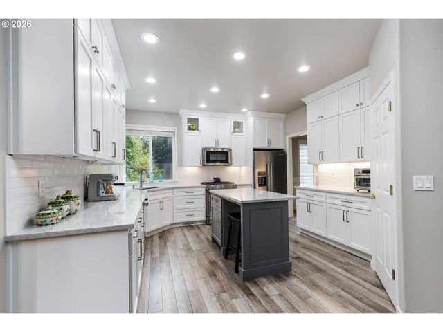 4802 LAKEVIEW Blvd, Lake Oswego, OR 97035