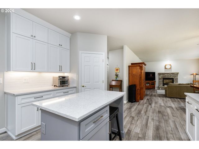 4802 LAKEVIEW Blvd, Lake Oswego, OR 97035