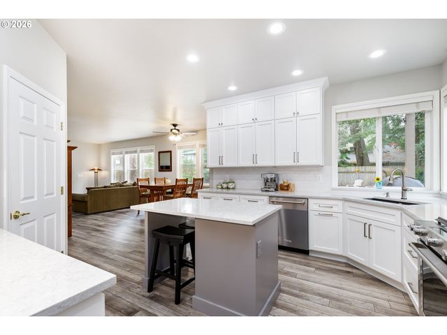 4802 LAKEVIEW Blvd, Lake Oswego, OR 97035
