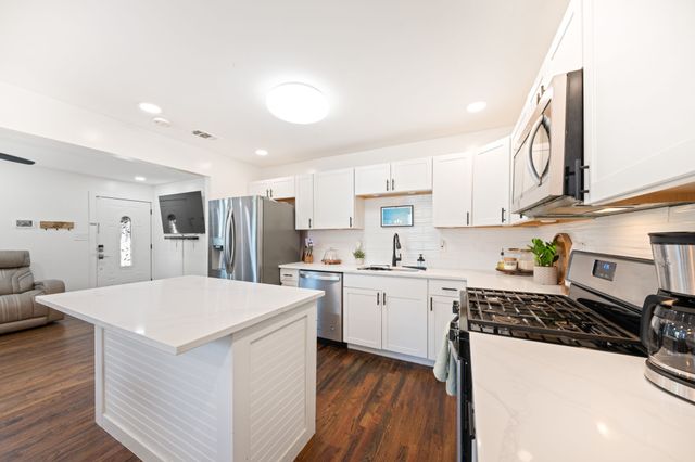 2114 Engle Avenue, Dallas, TX 75224