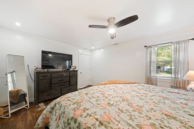 2114 Engle Avenue, Dallas, TX 75224