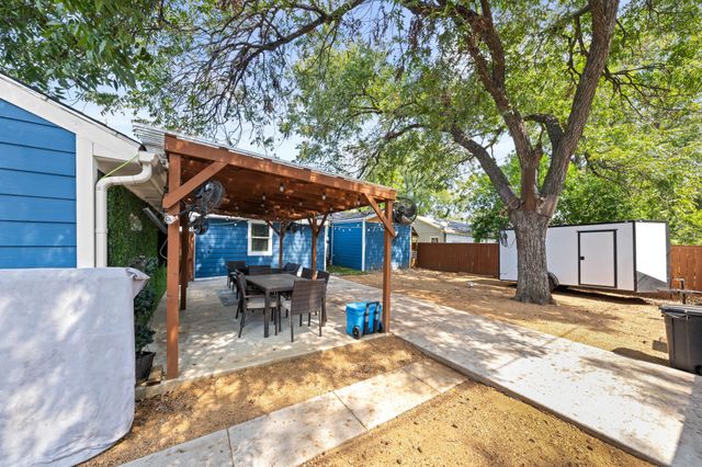 2114 Engle Avenue, Dallas, TX 75224