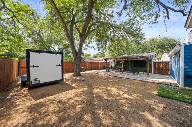 2114 Engle Avenue, Dallas, TX 75224