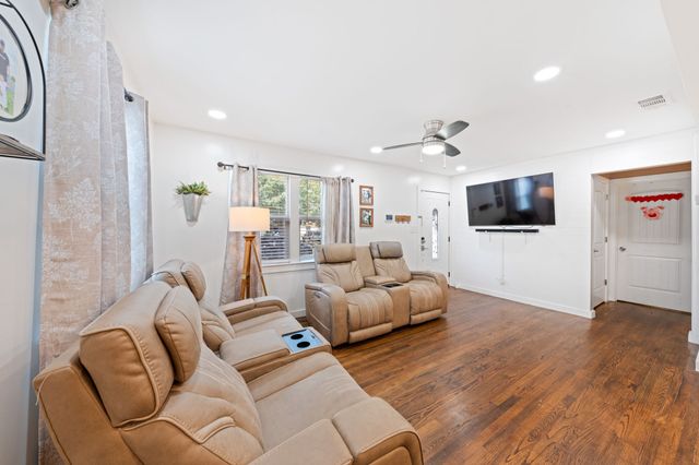 2114 Engle Avenue, Dallas, TX 75224