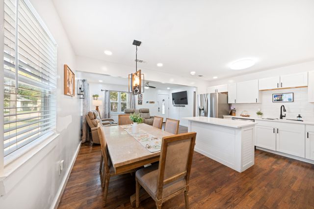 2114 Engle Avenue, Dallas, TX 75224