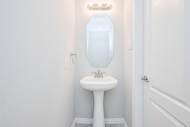 17 Road 6615, Dayton, TX 77535