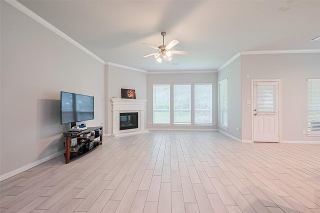 17 Road 6615, Dayton, TX 77535