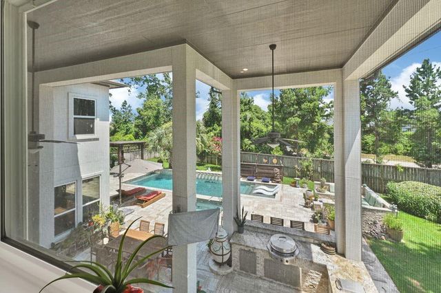 119 S Curly Willow Circle, Tomball, TX 77375