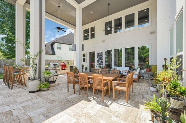 119 S Curly Willow Circle, Tomball, TX 77375