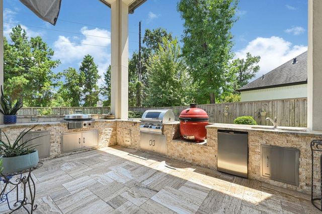 119 S Curly Willow Circle, Tomball, TX 77375
