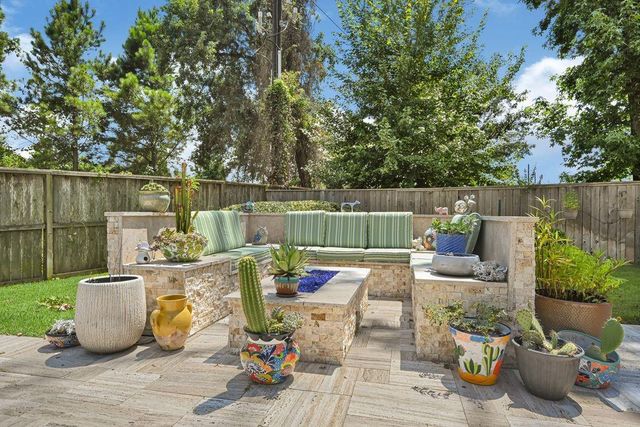 119 S Curly Willow Circle, Tomball, TX 77375