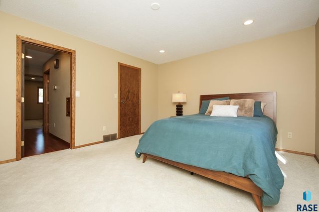 304 E Autumn Ln Lane, Sioux Falls, SD 57105