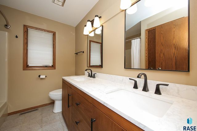 304 E Autumn Ln Lane, Sioux Falls, SD 57105