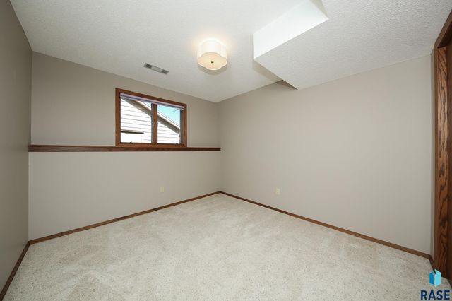 304 E Autumn Ln Lane, Sioux Falls, SD 57105