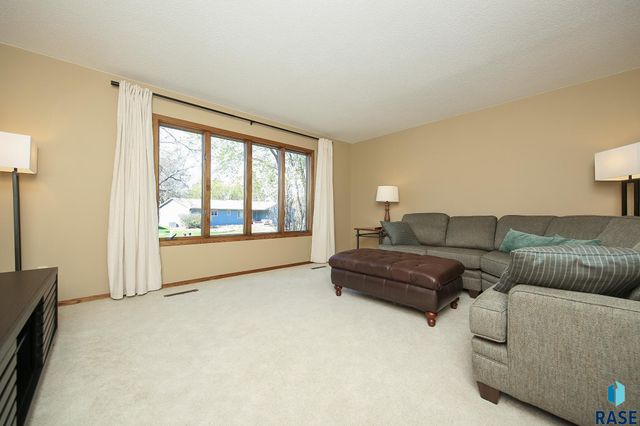 304 E Autumn Ln Lane, Sioux Falls, SD 57105