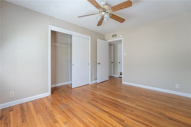 910 Wilshire Pl, Corpus Christi, TX 78411