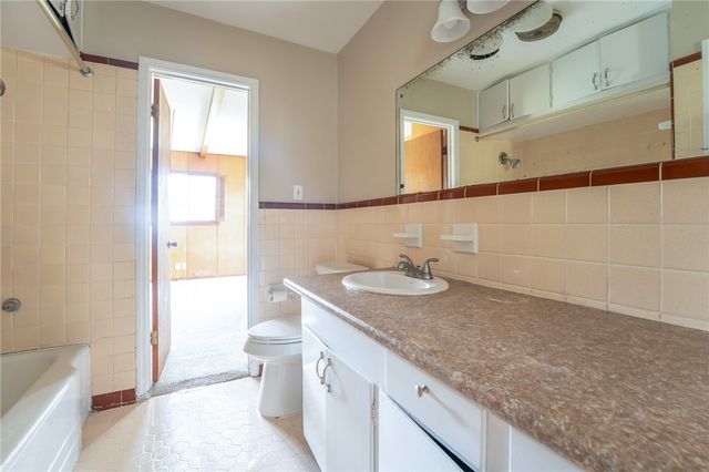 910 Wilshire Pl, Corpus Christi, TX 78411