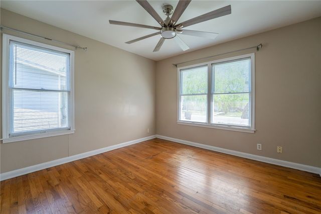 910 Wilshire Pl, Corpus Christi, TX 78411