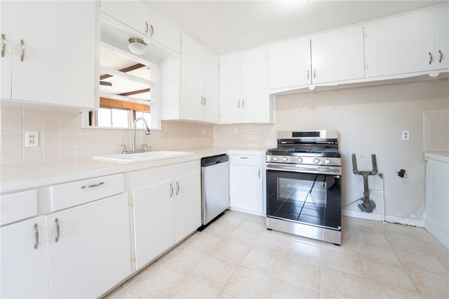 910 Wilshire Pl, Corpus Christi, TX 78411