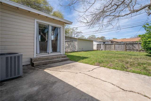 910 Wilshire Pl, Corpus Christi, TX 78411