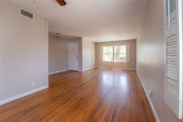 910 Wilshire Pl, Corpus Christi, TX 78411