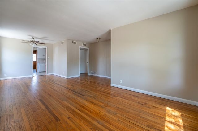 910 Wilshire Pl, Corpus Christi, TX 78411