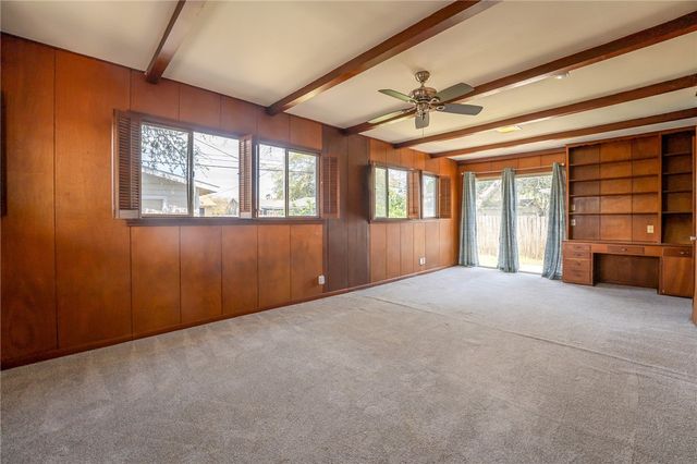 910 Wilshire Pl, Corpus Christi, TX 78411