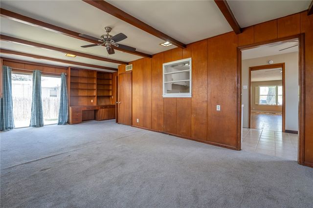 910 Wilshire Pl, Corpus Christi, TX 78411